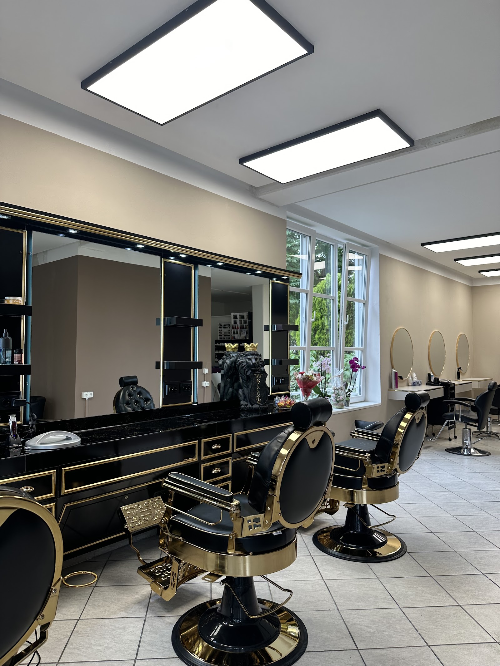 Royal Hair Lounge – Salon in Gauting