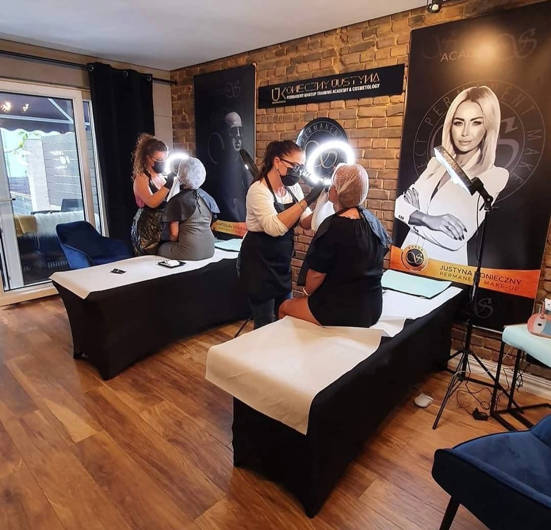 Justyna Konieczny Permanent Make-Up Training Academy Cosmetology – Behandlung