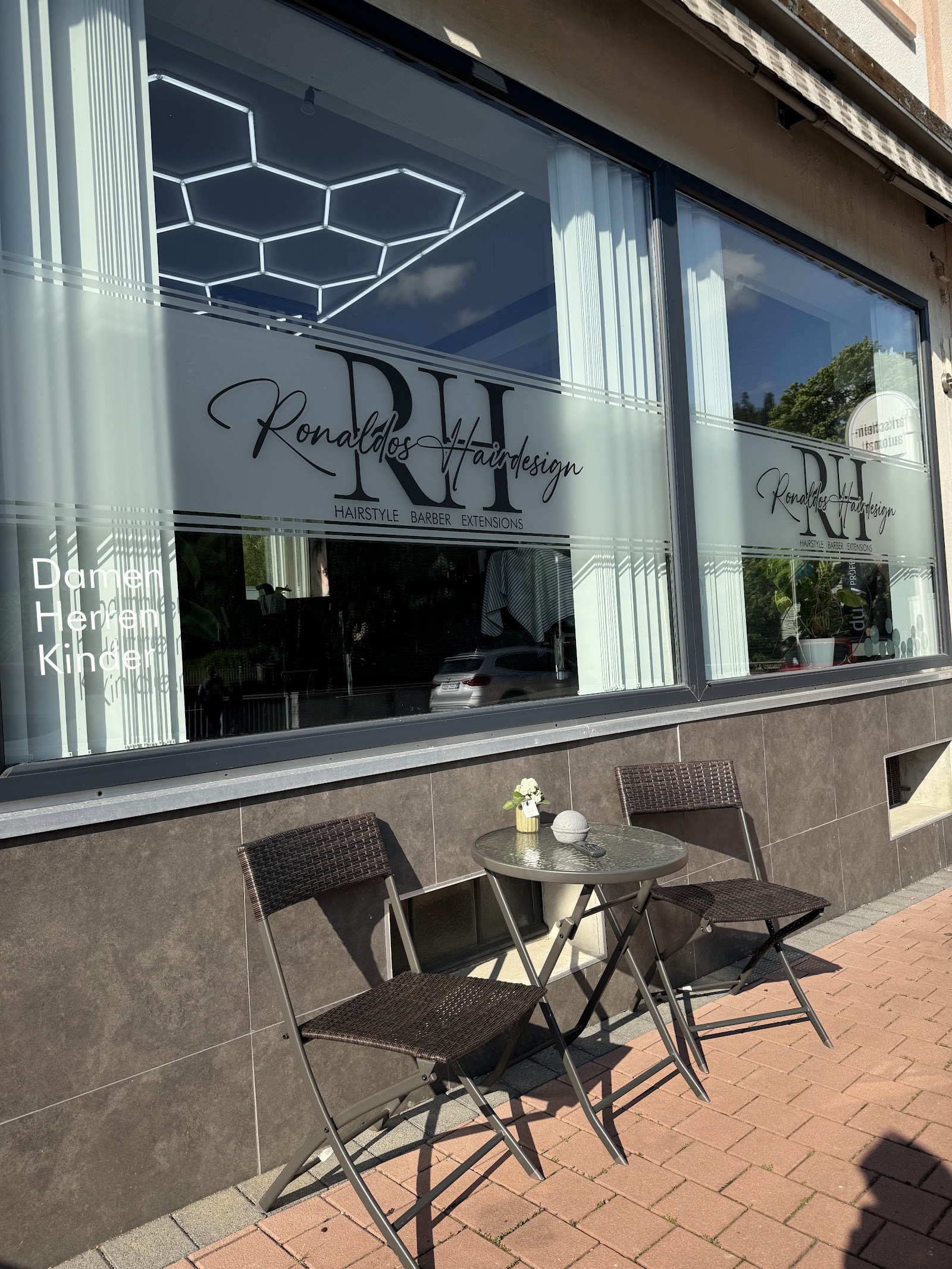 Ronaldo's Hairdesign – Einblick in den Salon