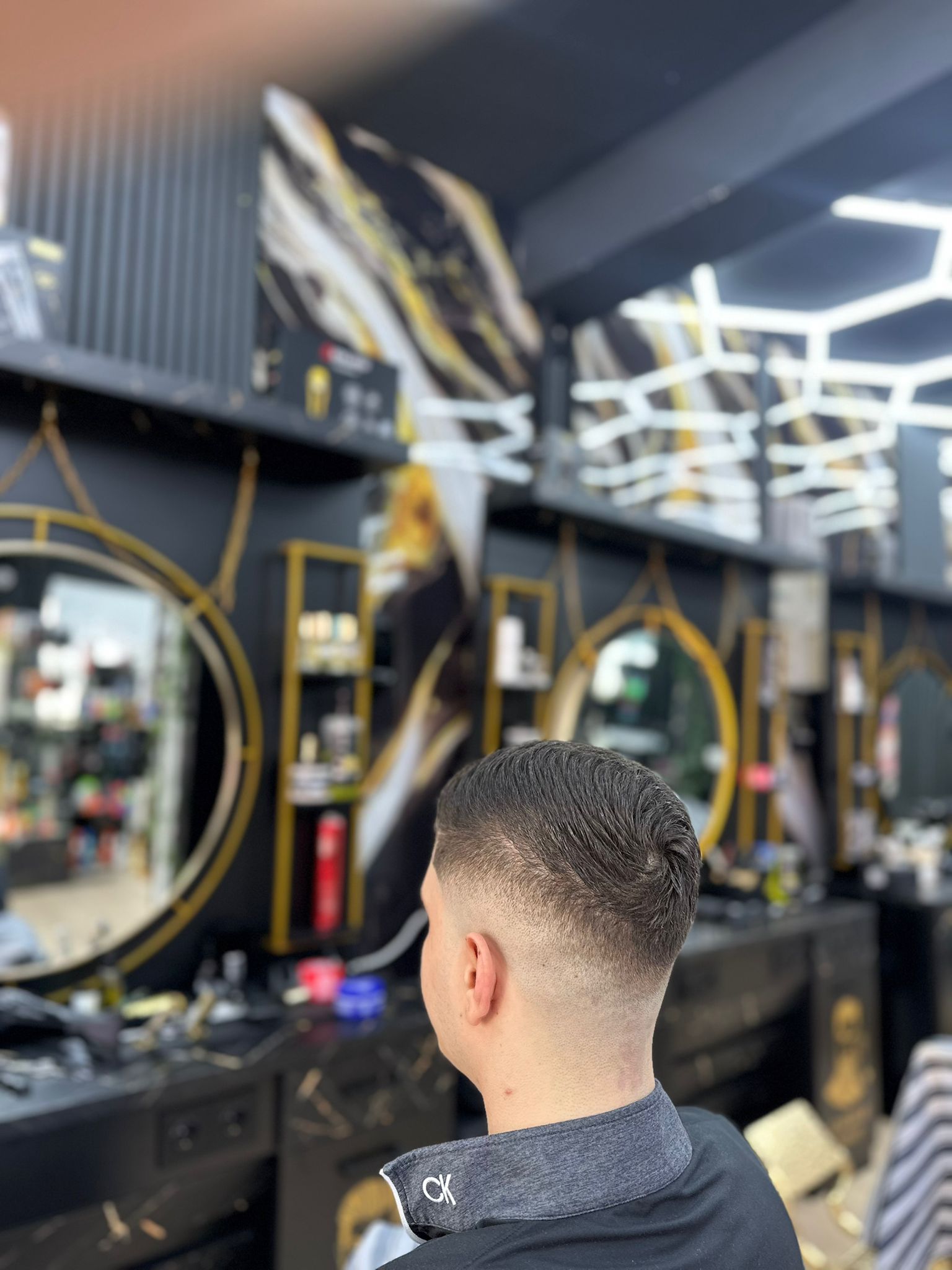 Haarscharf Alan 2026 – Innenraum des Barbershops